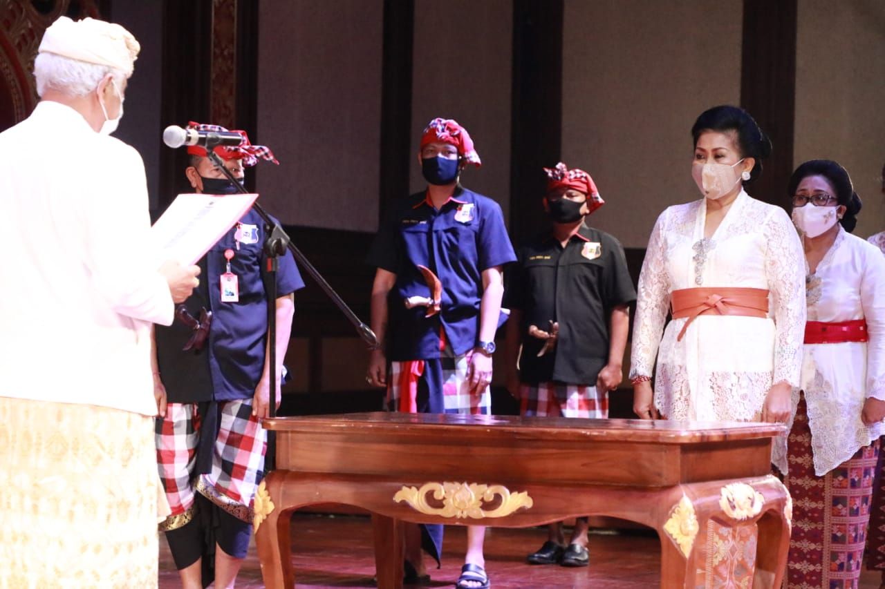 podiumnews.com-Ny. Putri Suastini Koster Dikukuhkan sebagai Manggala Utama Pakis Bali